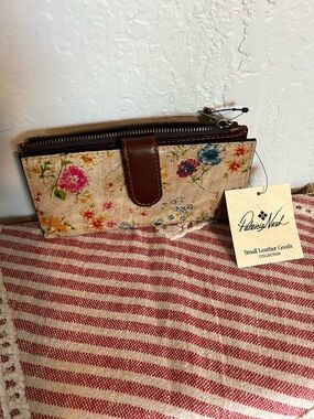 $99 MSRP Patricia Nash Nazari Leather Bifold Wallet in the Prairie Rose floral